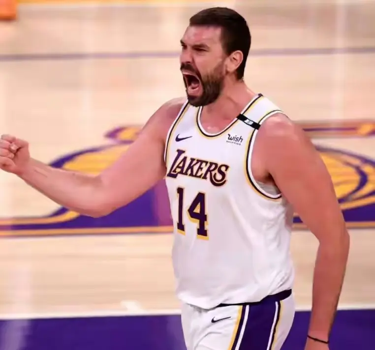 巅峰赛季场, 球员